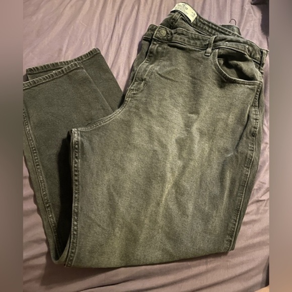Hollister Curvy High‎ Rise Mom Jeans in Classic Washed Black Size 35W 29L - Picture 1 of 11